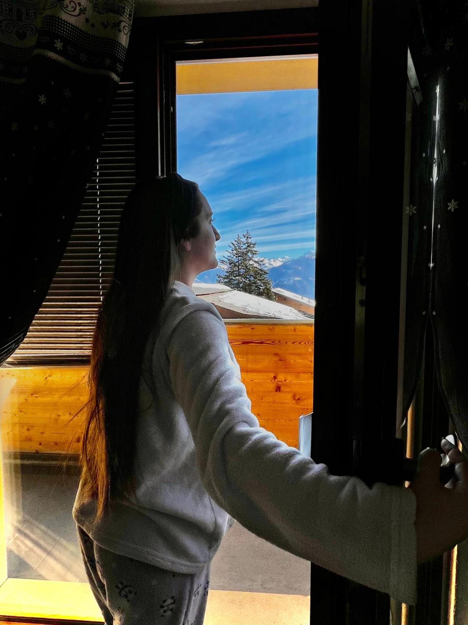 Hotel De Charme La Poste Anzere Bagian luar foto
