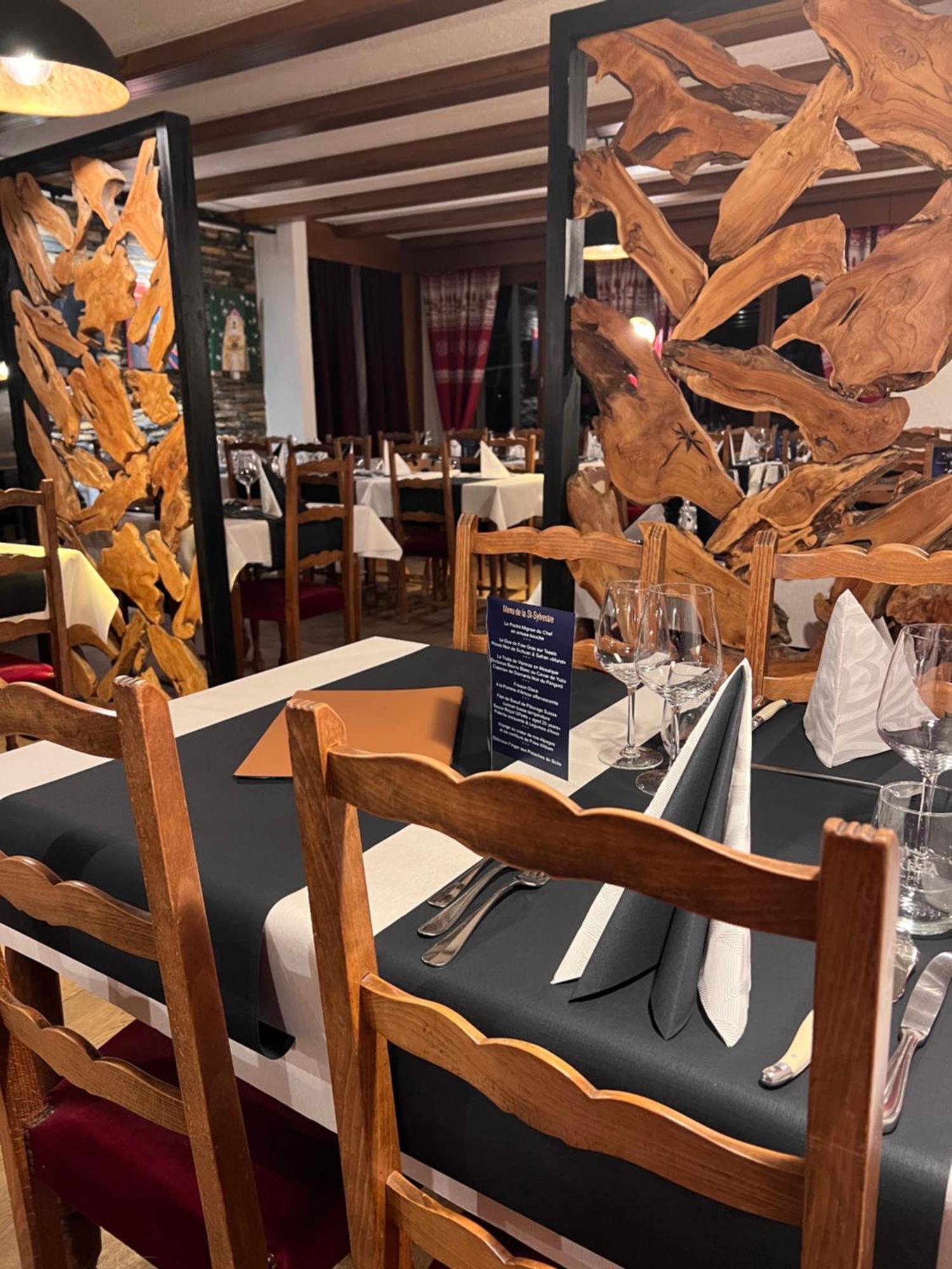 Hotel De Charme La Poste Anzere Bagian luar foto