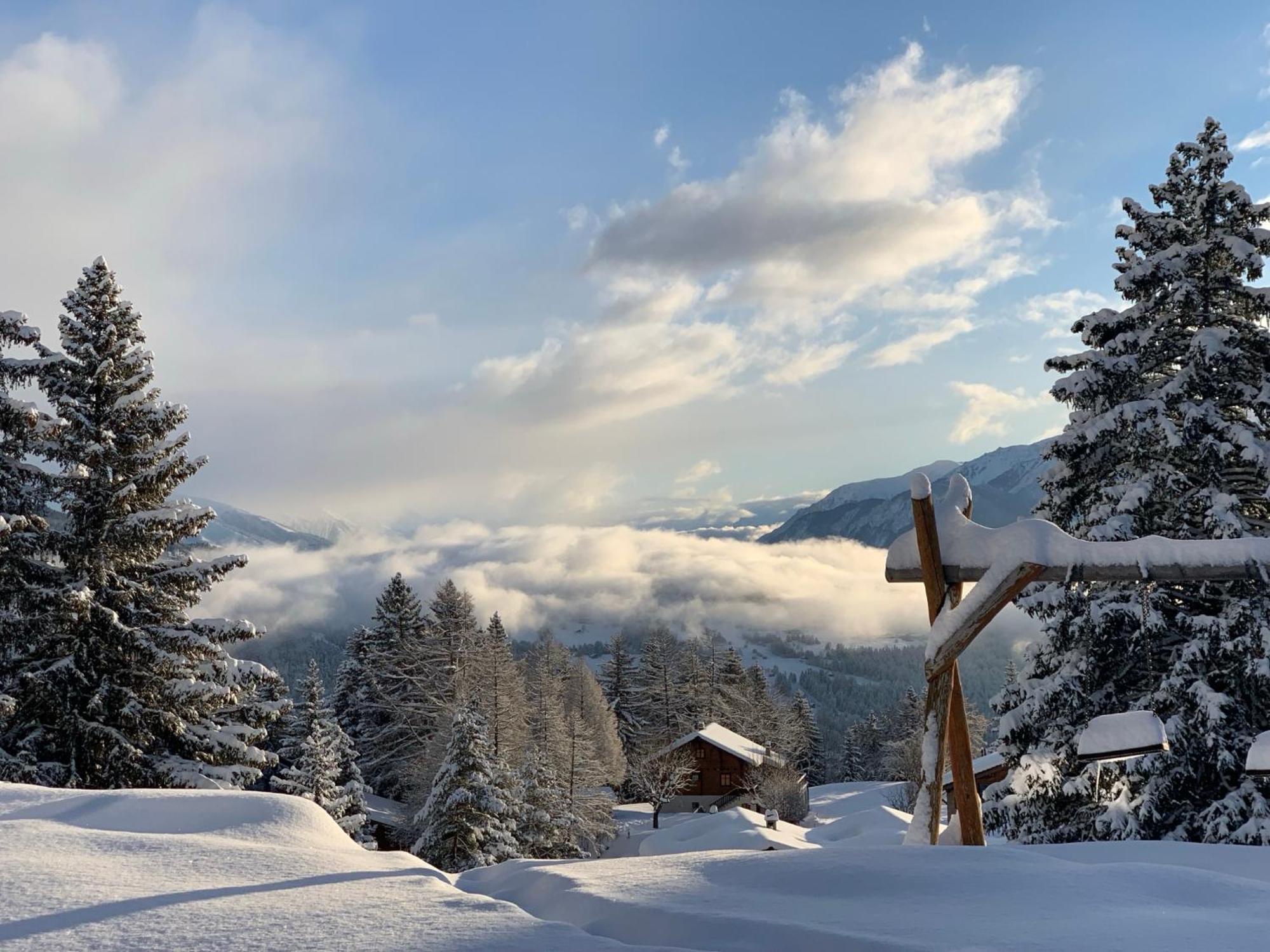 Hotel De Charme La Poste Anzere Bagian luar foto
