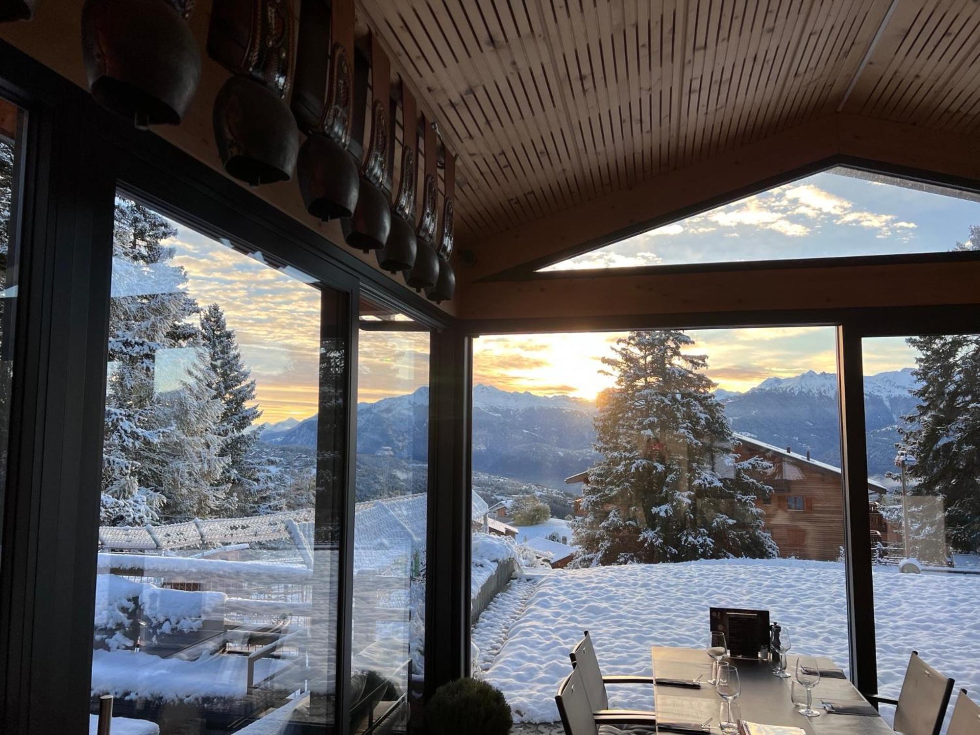 Hotel De Charme La Poste Anzere Bagian luar foto
